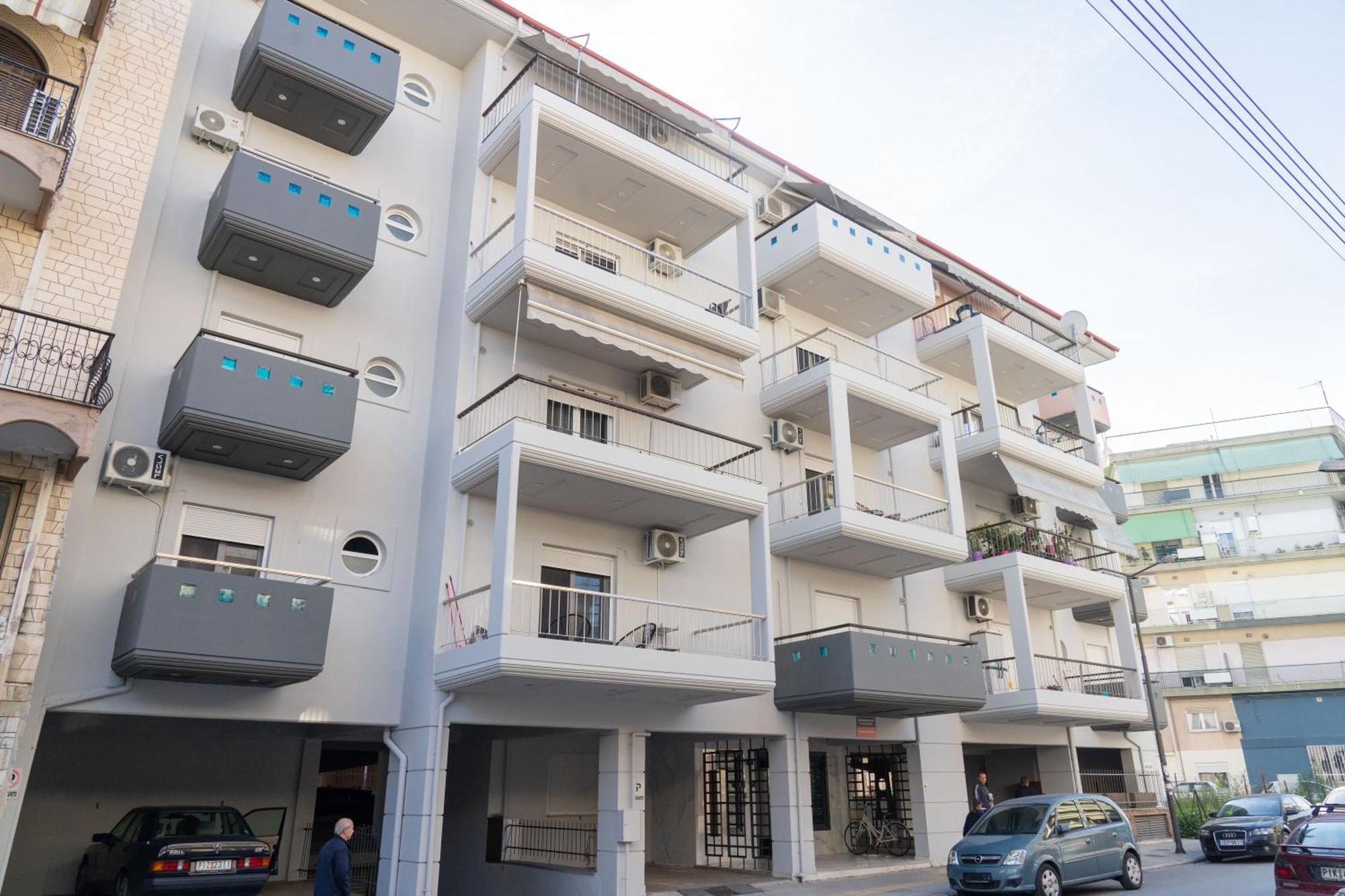 The Whole Packet Β3 Center With Parking Apartment Larissa Luaran gambar
